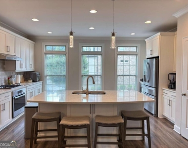 7866 Laurel Crest Drive - Photo Thumbnail 10