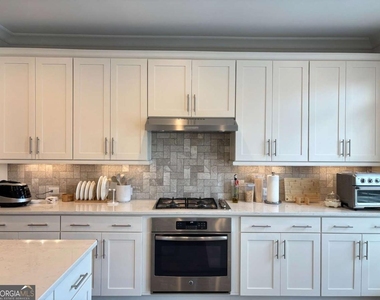 7866 Laurel Crest Drive - Photo Thumbnail 12