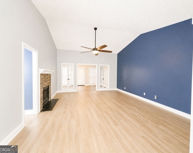 7061 N Shore Drive - Photo Thumbnail 7