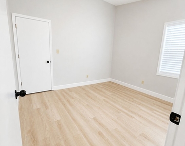 7061 N Shore Drive - Photo Thumbnail 12