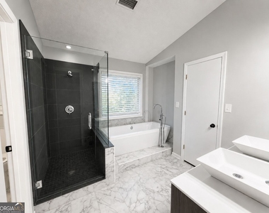 7061 N Shore Drive - Photo Thumbnail 10
