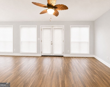 7061 N Shore Drive - Photo Thumbnail 5