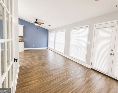 7061 N Shore Drive - Photo Thumbnail 4