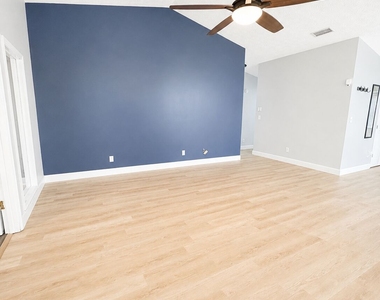 7061 N Shore Drive - Photo Thumbnail 6