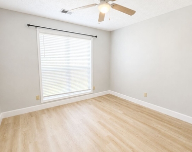 7061 N Shore Drive - Photo Thumbnail 14