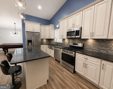 7061 N Shore Drive - Photo Thumbnail 2