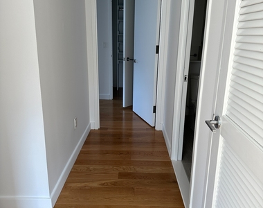 West 57th Street - Photo Thumbnail 5