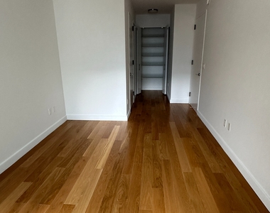 West 57th Street - Photo Thumbnail 11