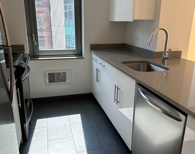 West 57th Street - Photo Thumbnail 3