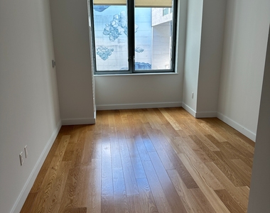 West 57th Street - Photo Thumbnail 10