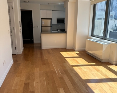 West 57th Street - Photo Thumbnail 2