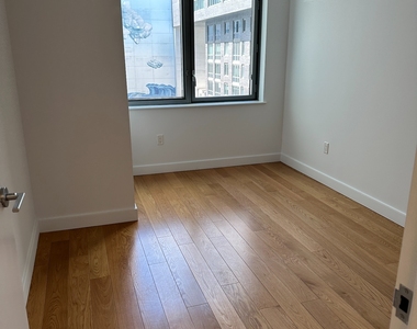 West 57th Street - Photo Thumbnail 7