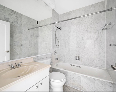 370 Rector Place - Photo Thumbnail 4