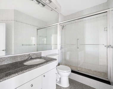 370 Rector Place - Photo Thumbnail 5