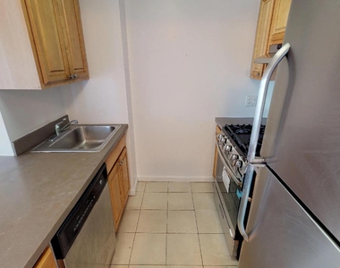 102-02 Queens Blvd - Photo Thumbnail 2