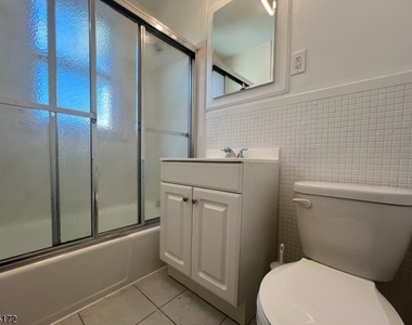 19 E Hanover Ave - Photo Thumbnail 2
