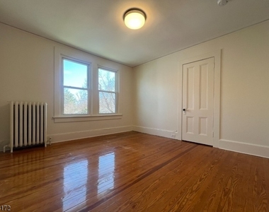 19 E Hanover Ave - Photo Thumbnail 3