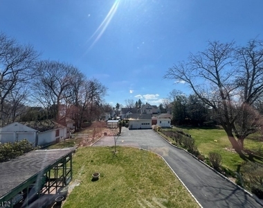 19 E Hanover Ave - Photo Thumbnail 1