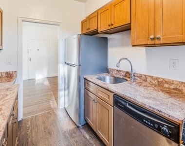 10 N Ridgewood Rd - Photo Thumbnail 1