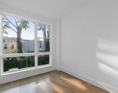 254 East 28th Street - Photo Thumbnail 2