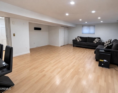 1111 Madison Avenue - Photo Thumbnail 14