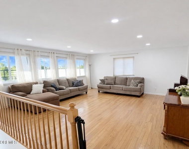 1111 Madison Avenue - Photo Thumbnail 2