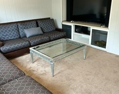 544 Trenton Avenue - Photo Thumbnail 6
