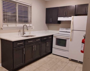 215 Washington Street - Photo Thumbnail 4