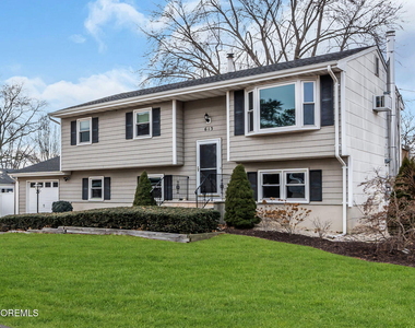 613 Champlain Street - Photo Thumbnail 1