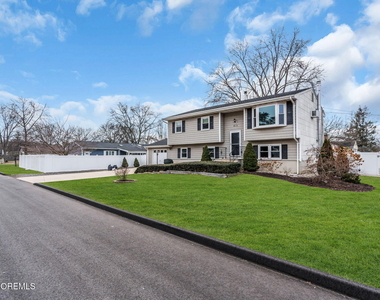 613 Champlain Street - Photo Thumbnail 3