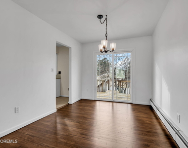 613 Champlain Street - Photo Thumbnail 5