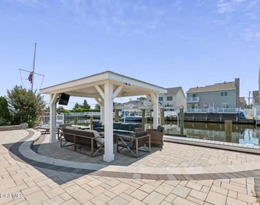 45 E Pampano Drive - Photo Thumbnail 4
