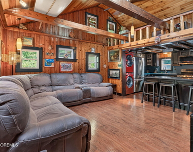 117 Mcdermott Road - Photo Thumbnail 2