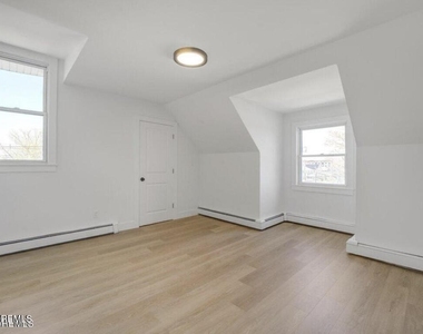 295 Westwood Avenue - Photo Thumbnail 10