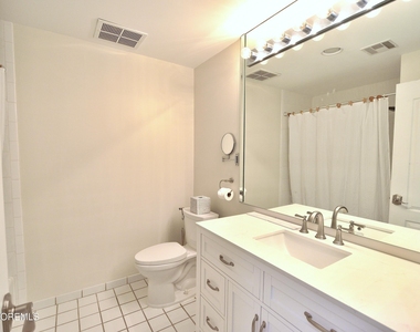 525 Ocean Boulevard - Photo Thumbnail 18