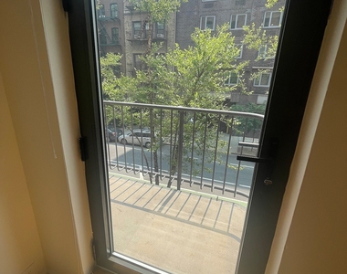 East 12th Street - Photo Thumbnail 4