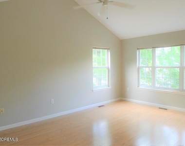 54 Durant Avenue - Photo Thumbnail 9