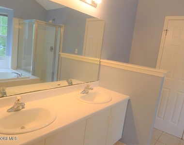 54 Durant Avenue - Photo Thumbnail 7