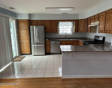 54 Durant Avenue - Photo Thumbnail 2