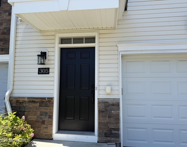 305 Spirit Way - Photo Thumbnail 4