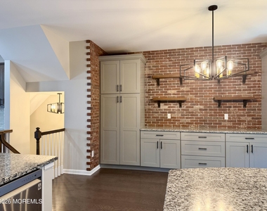 305 Spirit Way - Photo Thumbnail 13