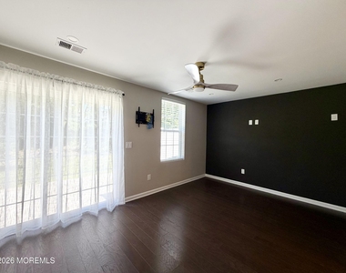305 Spirit Way - Photo Thumbnail 7