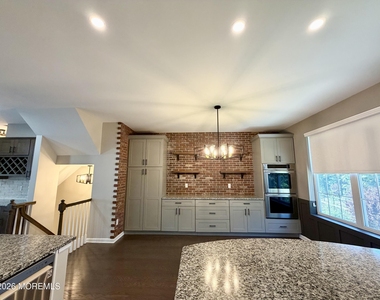 305 Spirit Way - Photo Thumbnail 14