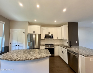 305 Spirit Way - Photo Thumbnail 12