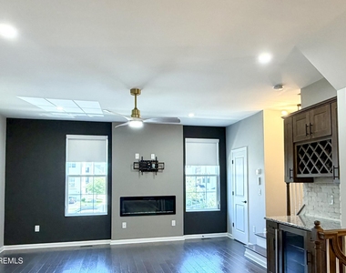 305 Spirit Way - Photo Thumbnail 17
