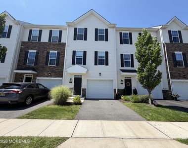 305 Spirit Way - Photo Thumbnail 3