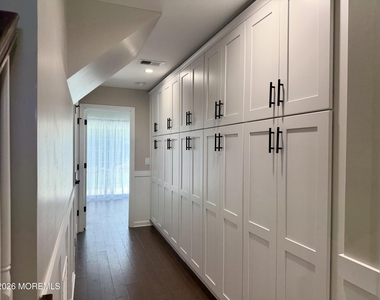 305 Spirit Way - Photo Thumbnail 5