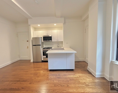 East 46 Street - Photo Thumbnail 2
