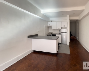 West 73rd Street - Photo Thumbnail 3