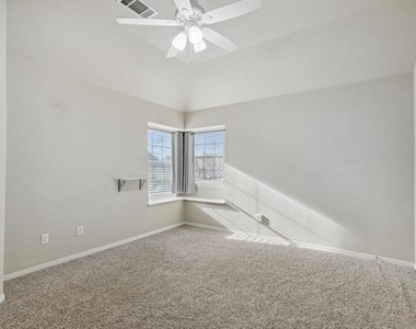 5004 Seville Lane - Photo Thumbnail 26